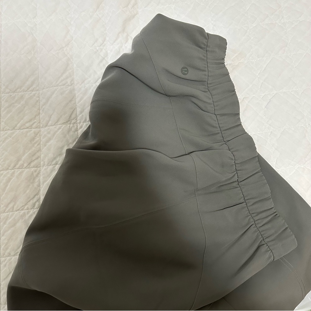 Lululemon Dynamic Days Travel Pant size 8 grey sage - Picture 7 of 8